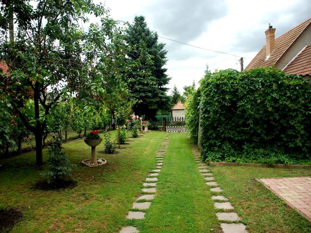 Natura Vendeghaz Pazmand Exterior photo