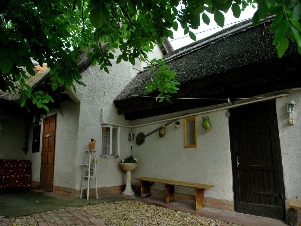 Natura Vendeghaz Pazmand Exterior photo
