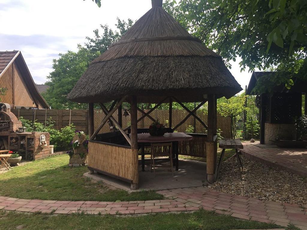 Natura Vendeghaz Pazmand Exterior photo