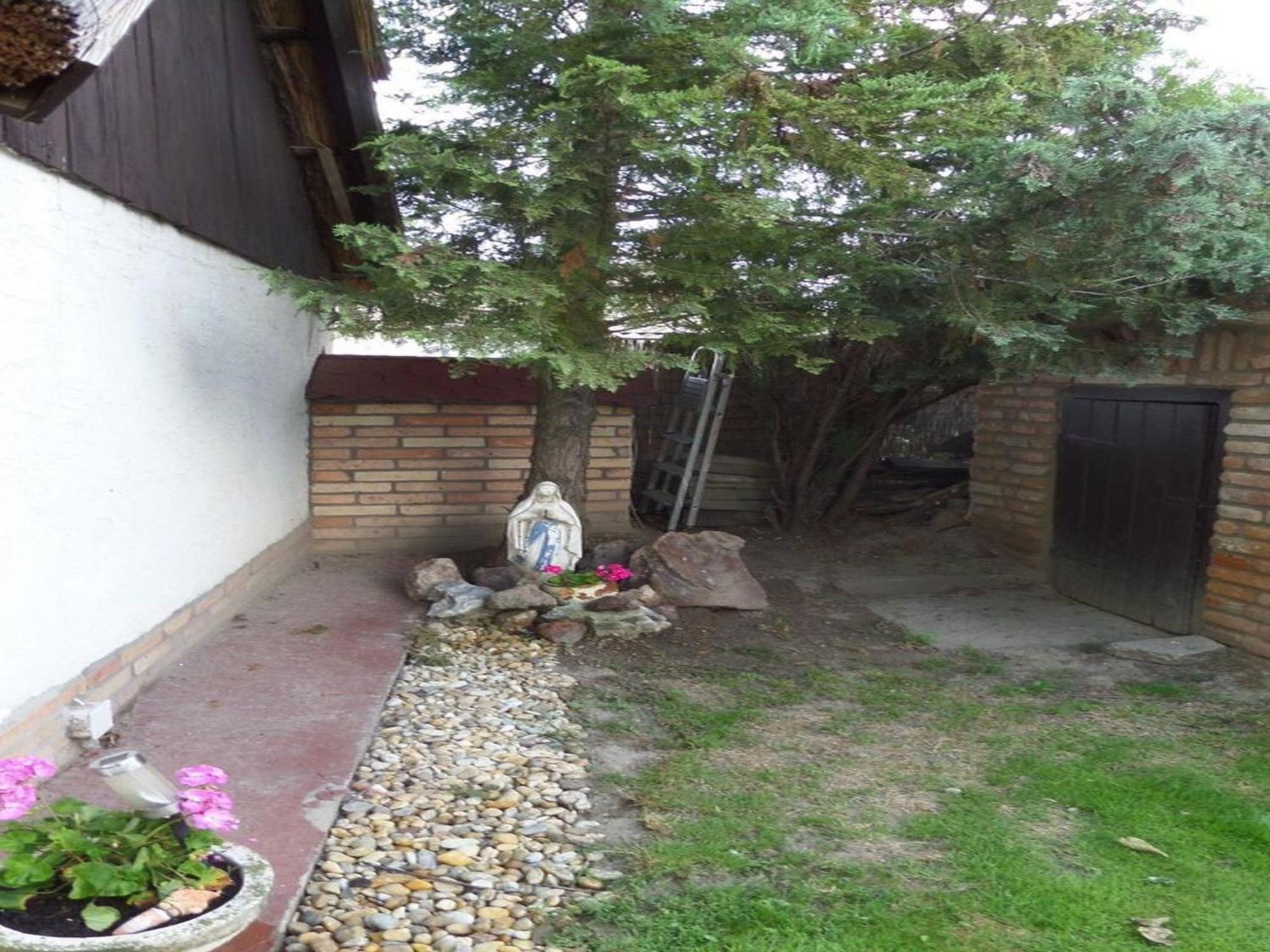 Natura Vendeghaz Pazmand Exterior photo