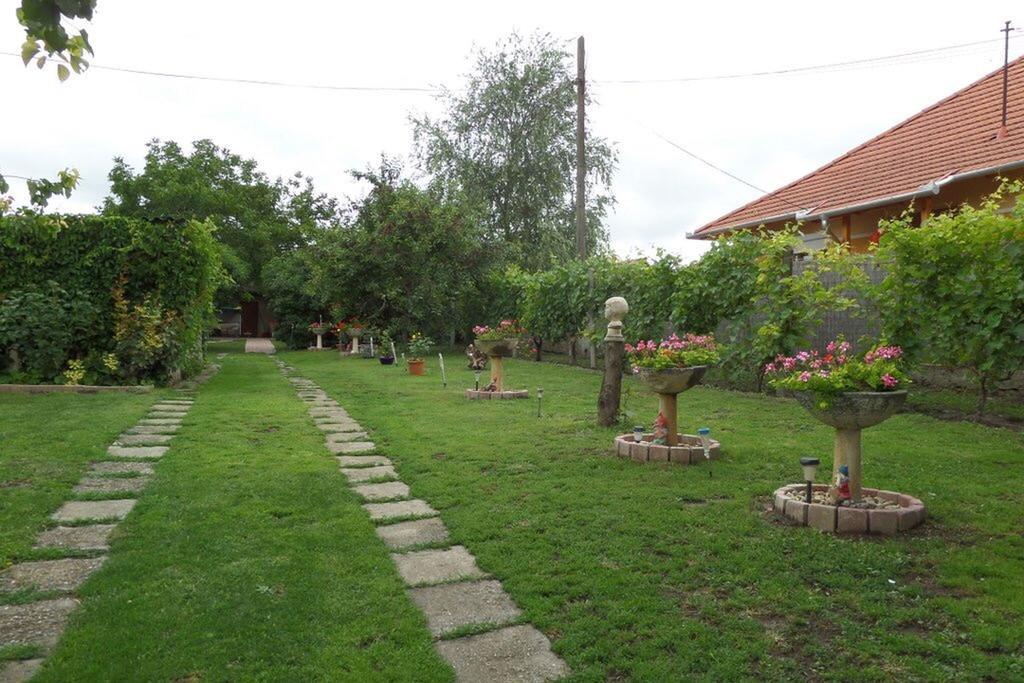 Natura Vendeghaz Pazmand Exterior photo
