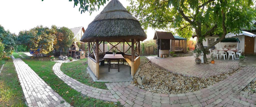 Natura Vendeghaz Pazmand Exterior photo
