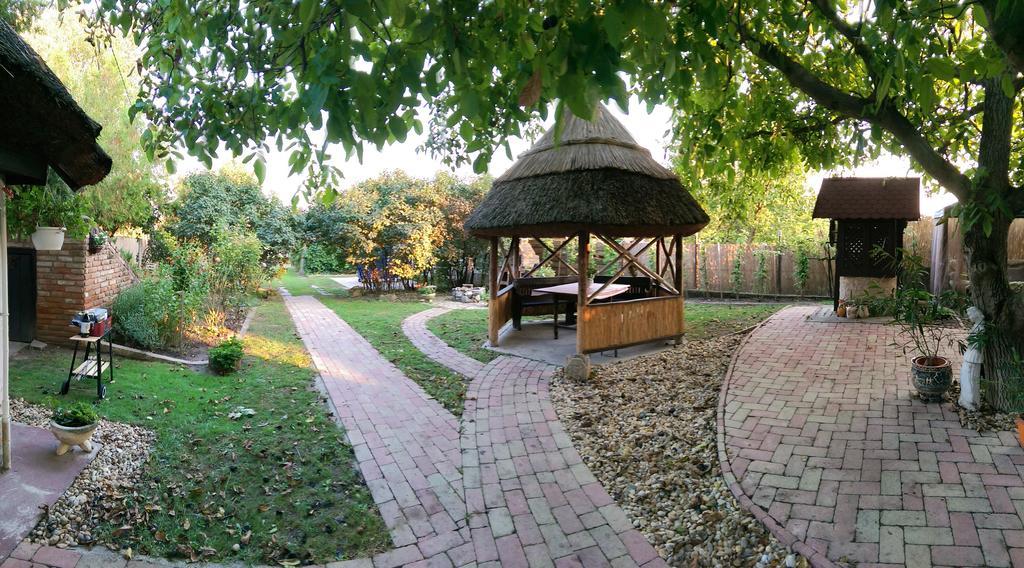 Natura Vendeghaz Pazmand Exterior photo