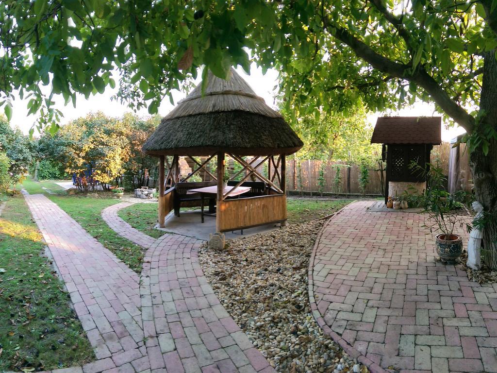 Natura Vendeghaz Pazmand Exterior photo