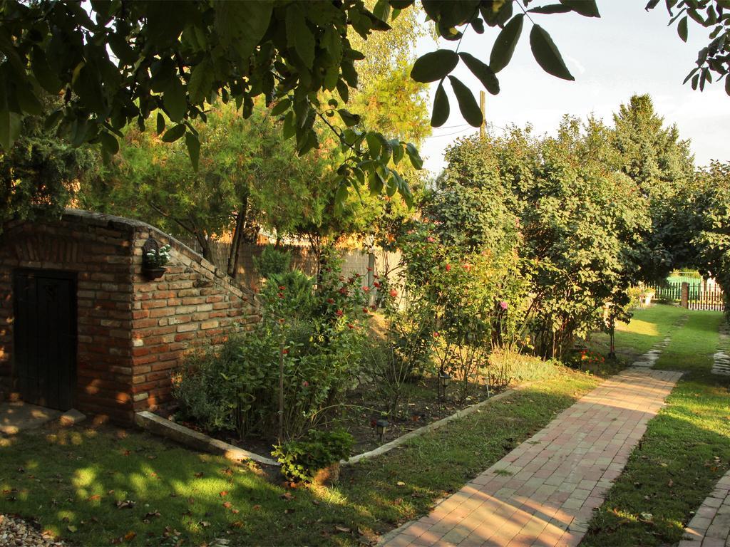 Natura Vendeghaz Pazmand Exterior photo