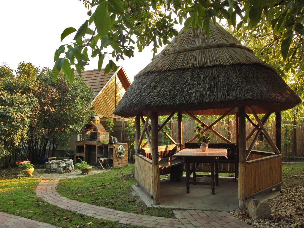 Natura Vendeghaz Pazmand Exterior photo