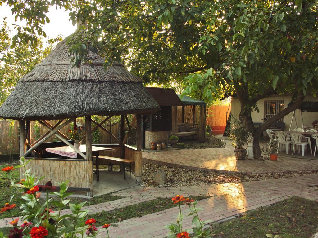 Natura Vendeghaz Pazmand Exterior photo