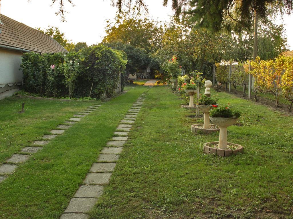 Natura Vendeghaz Pazmand Exterior photo